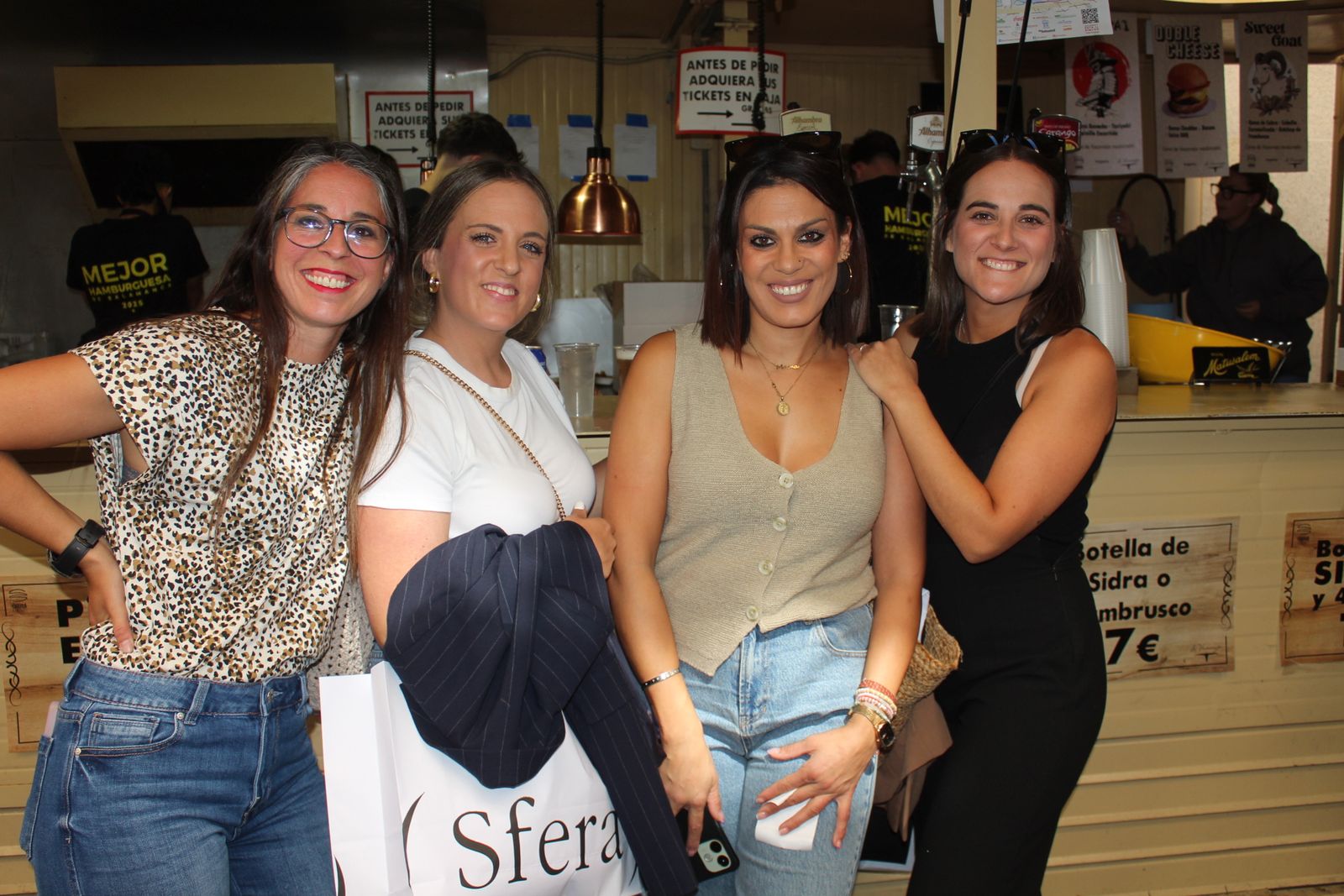 Ambiente en la Feria de Día en el mediodía de este jueves