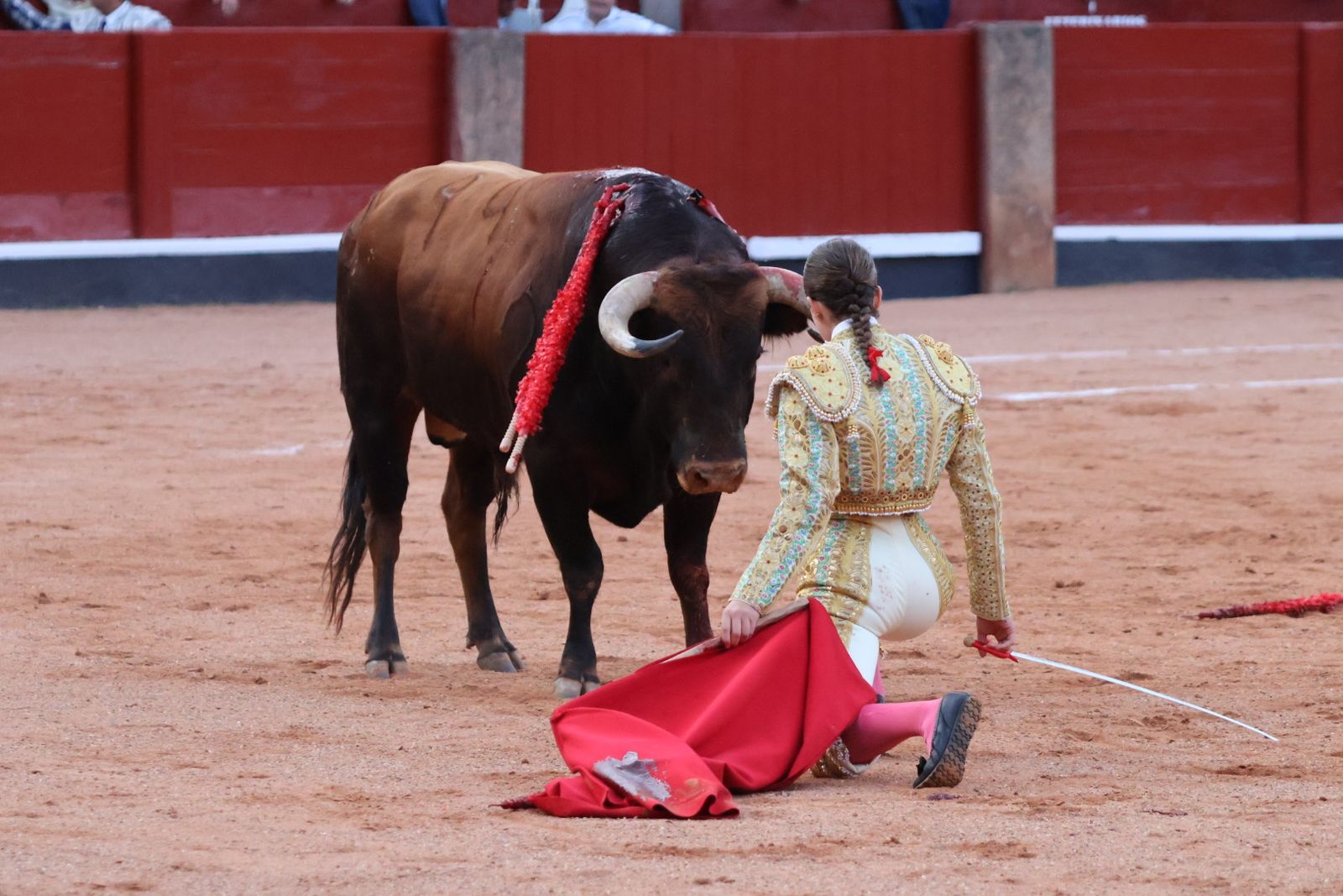 La Glorieta revive el aroma de la feria taurina con el primer festejo: Lea Vicens, Raquel Martín y Olga Casado