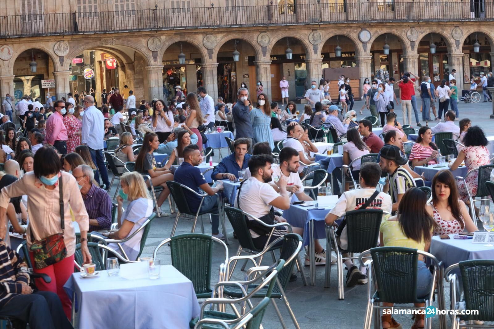 Terrazas llenas 25 mayo (17)