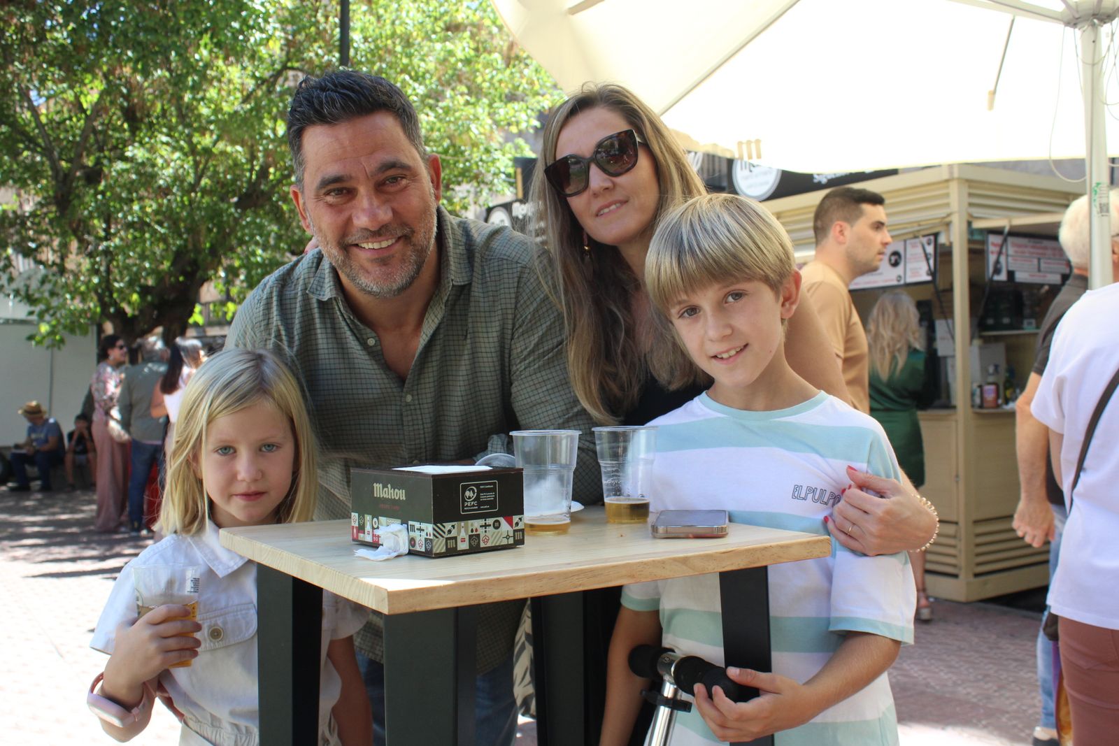 Ambiente en la Feria de Día en el mediodía de este