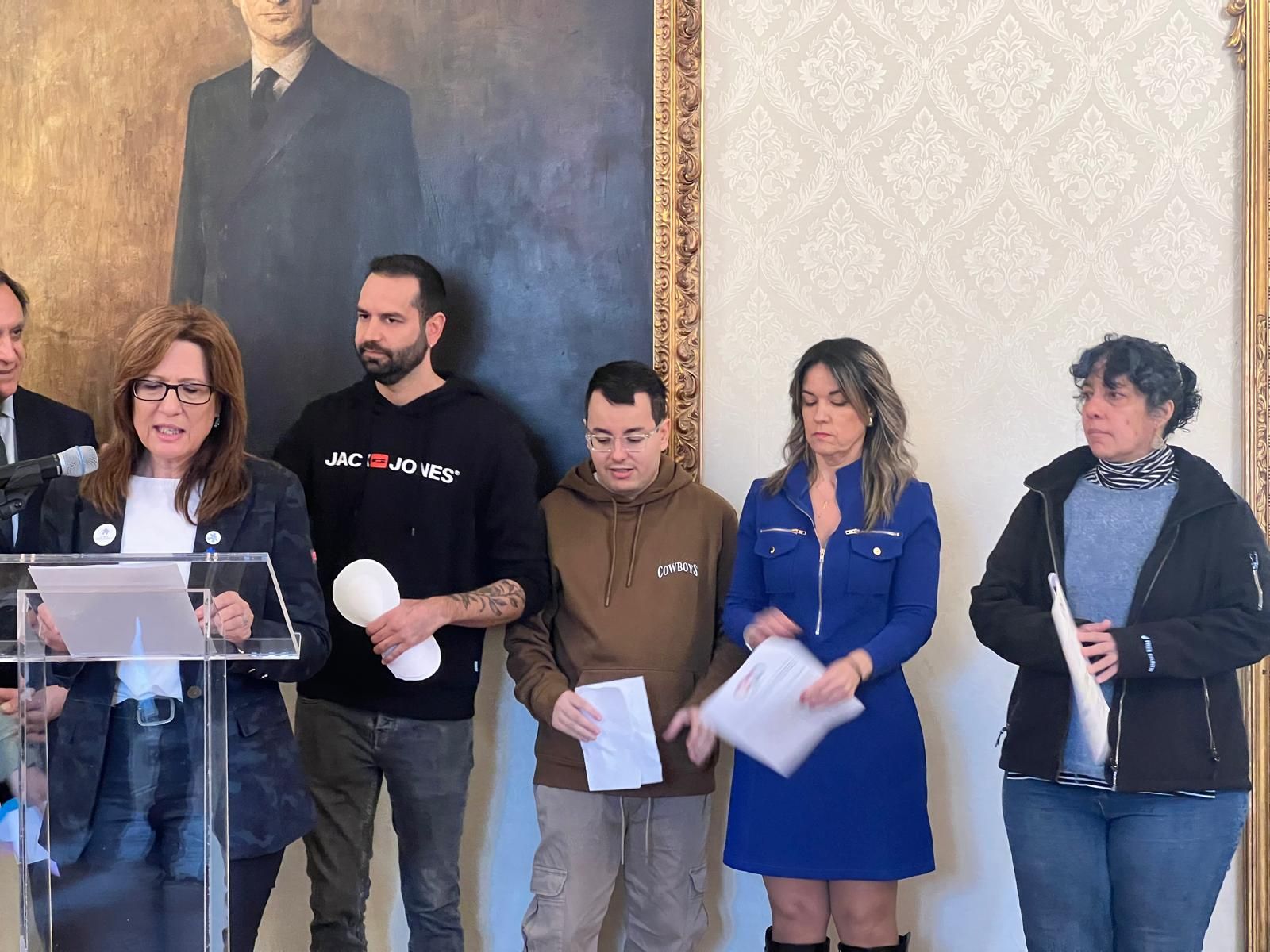 personas-con-tea-visitan-el-ayuntamiento-de-salamanca-en-el-dia-mundial-de-concienciacion-sobre-el-autismo-14