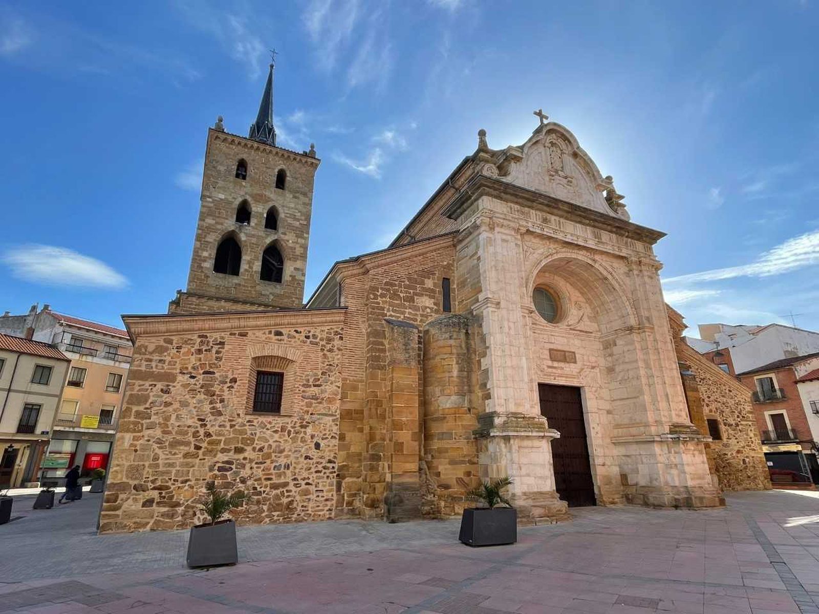 Iglesia de Santa María de Benavente Ayuntamiento de Benavente Iglesia de Santa María de Benavente Ayuntamiento de Benavente