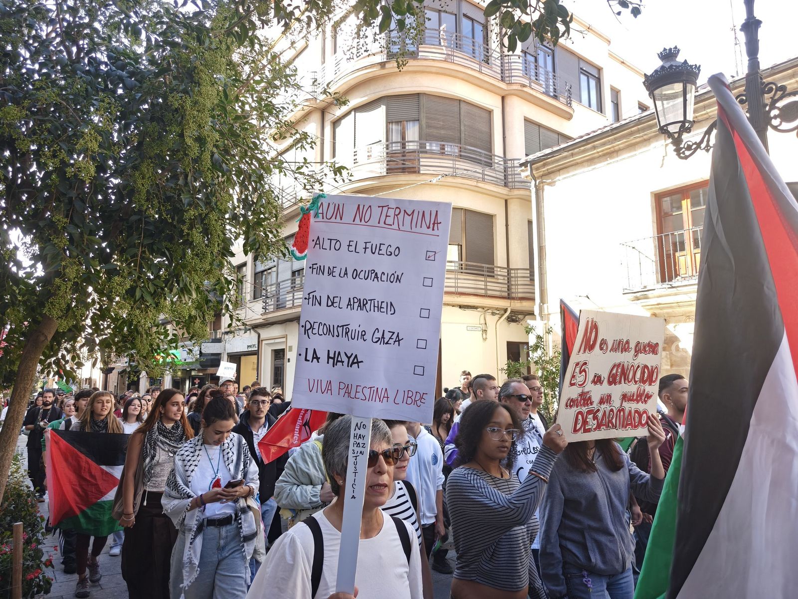 Los estudiantes de Salamanca recorren Salamanca alzando la voz por Palestina