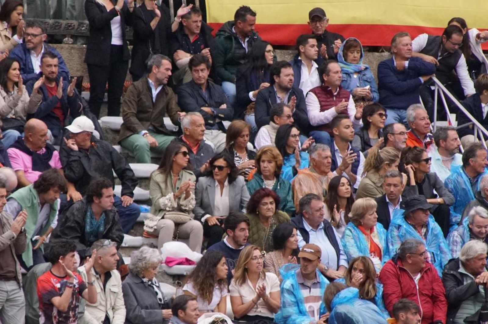 tendidos-de-la-glorieta-durante-la-corrida-de-garcia-y-olga-jimenez-41