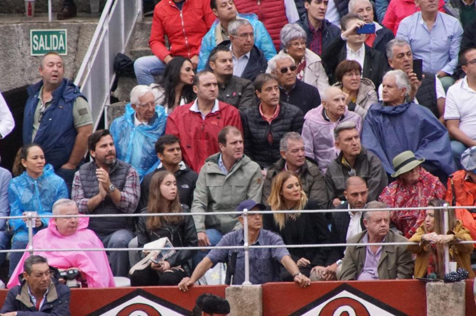 tendidos-de-la-glorieta-durante-la-corrida-de-garcia-y-olga-jimenez-82