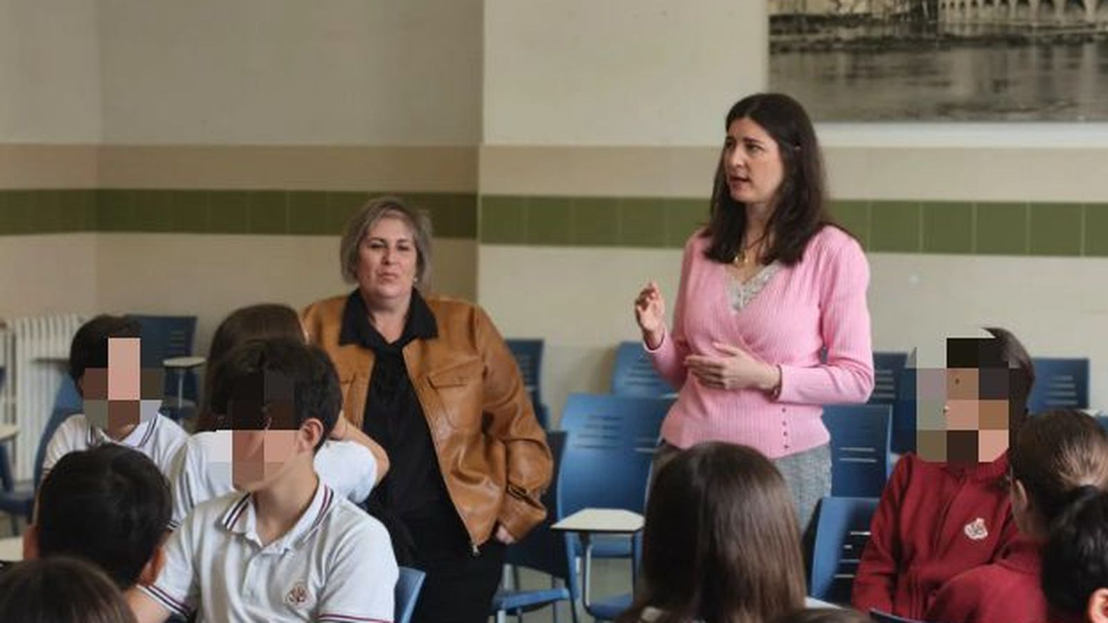 Carmen Guillén en la presentación de talleres para reforzar la prevención del acoso escolar junto con el Ayuntamiento de Salamanca