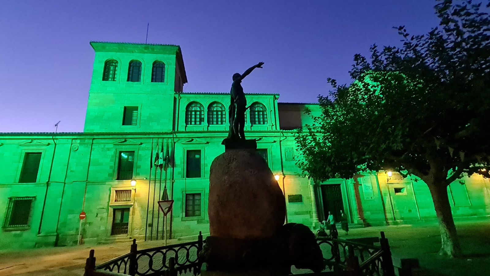 Fachada de la iluminación de la Diputación en verde