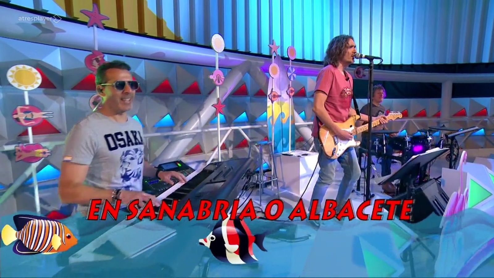 Joaquín Padilla, actuando junto a la banda de La Ruleta de la Suerte