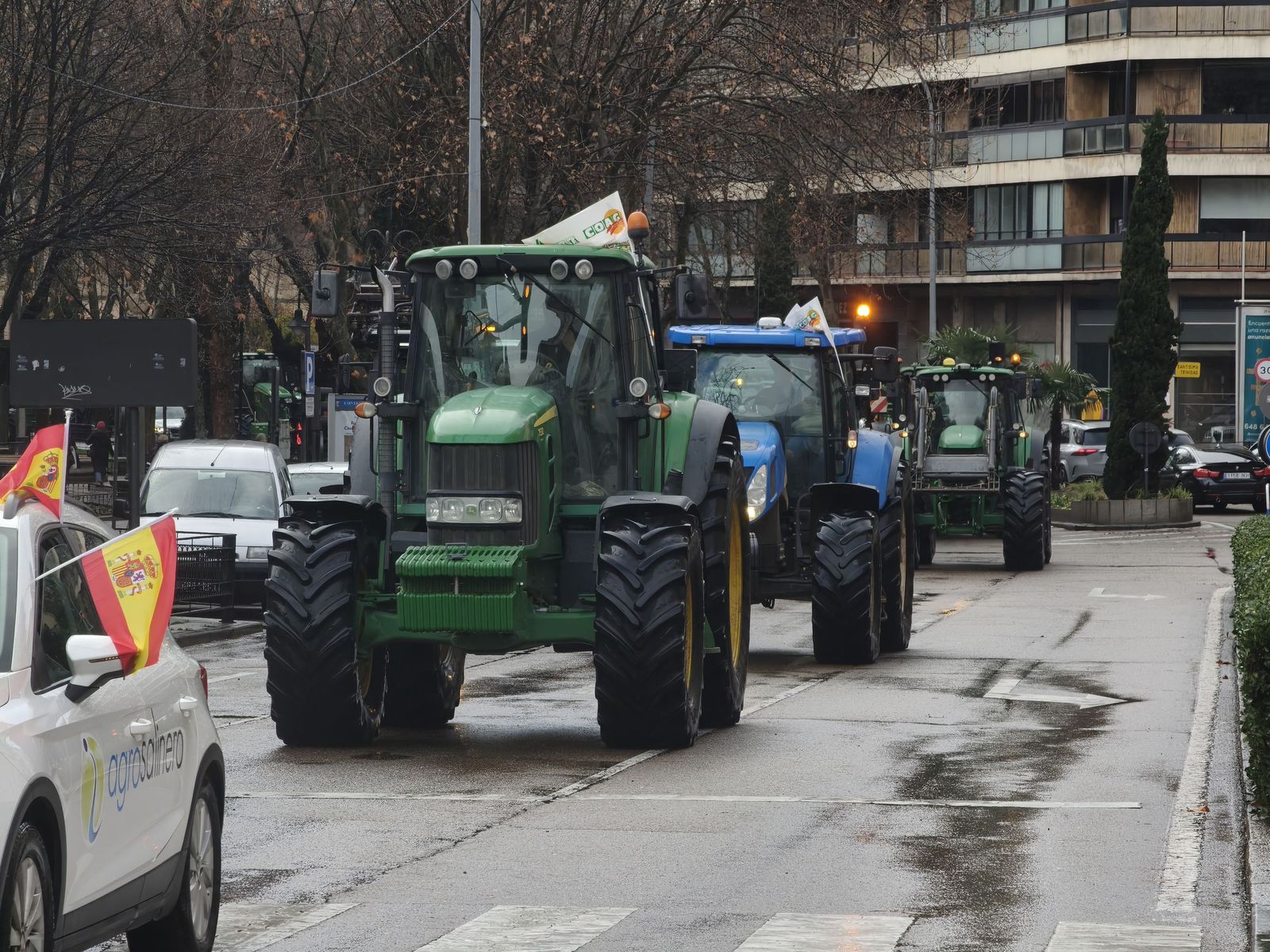 En imágenes la marcha con tractores y vehículos de campo en Salamanca en protesta contra Mercosur