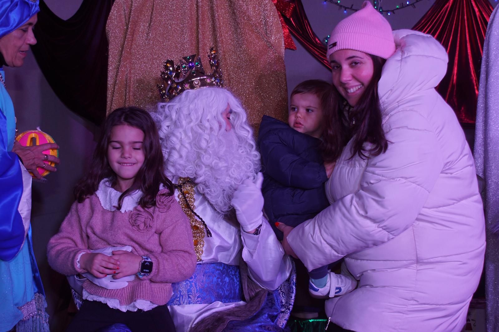 Los Reyes Magos reciben las cartas de los niños de El Encinar