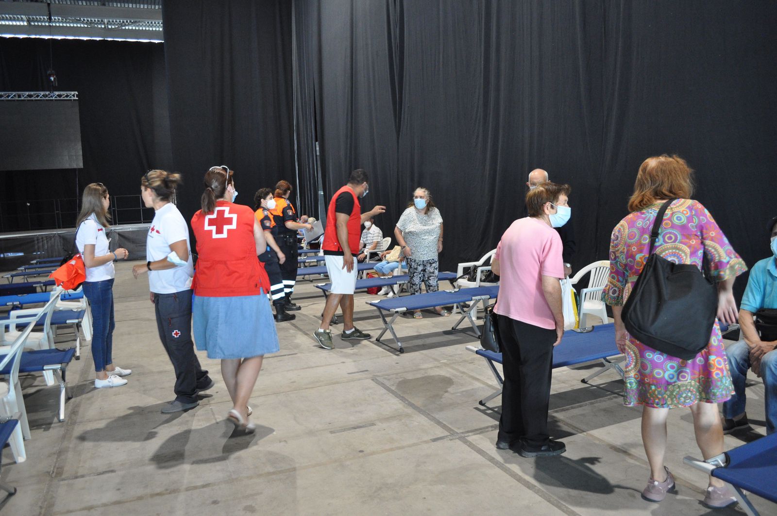 Llegada de los vecinos de Litos a IFEZA (2)