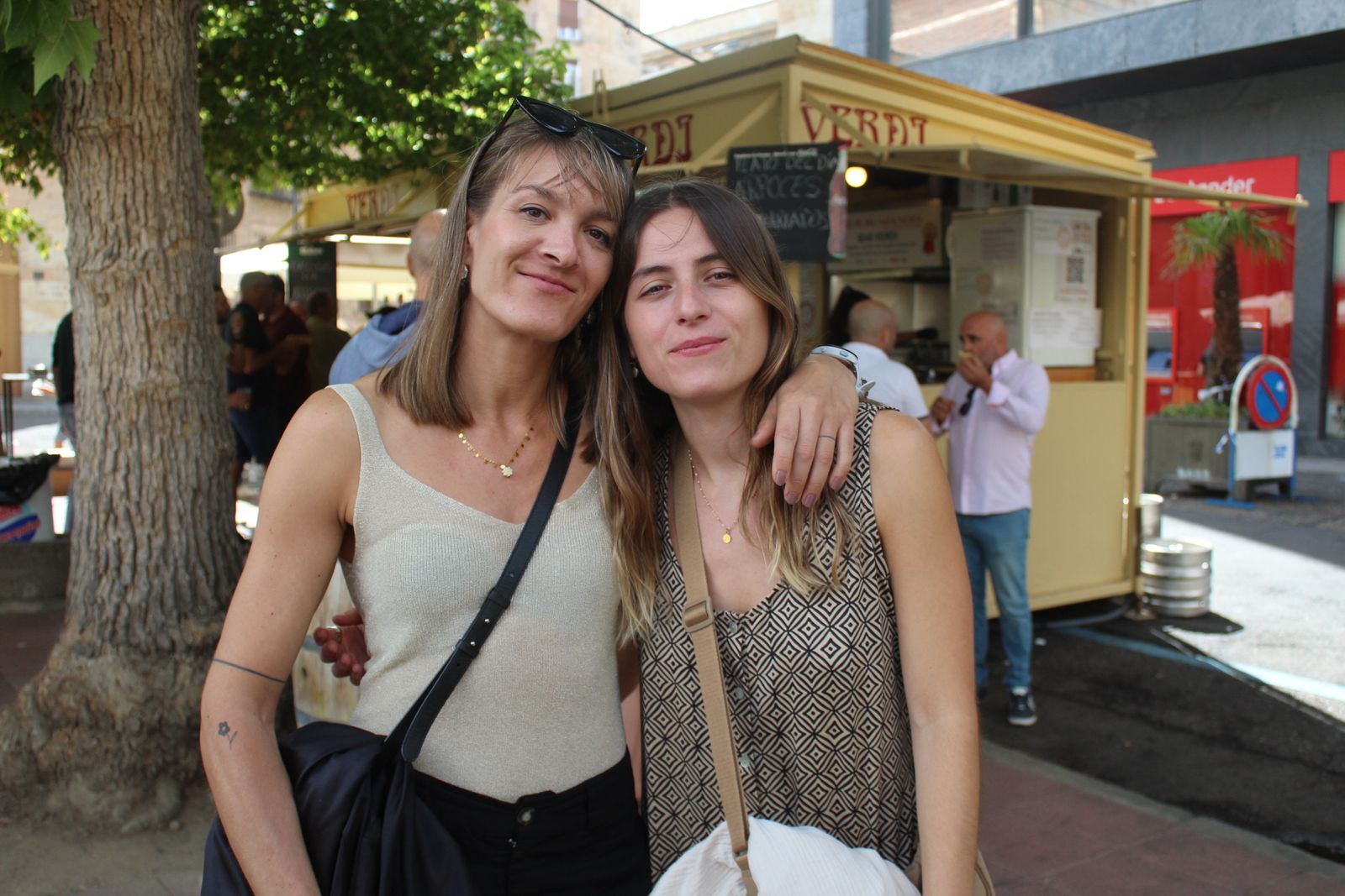 Ambiente en la Feria de Día en el mediodía de este martes