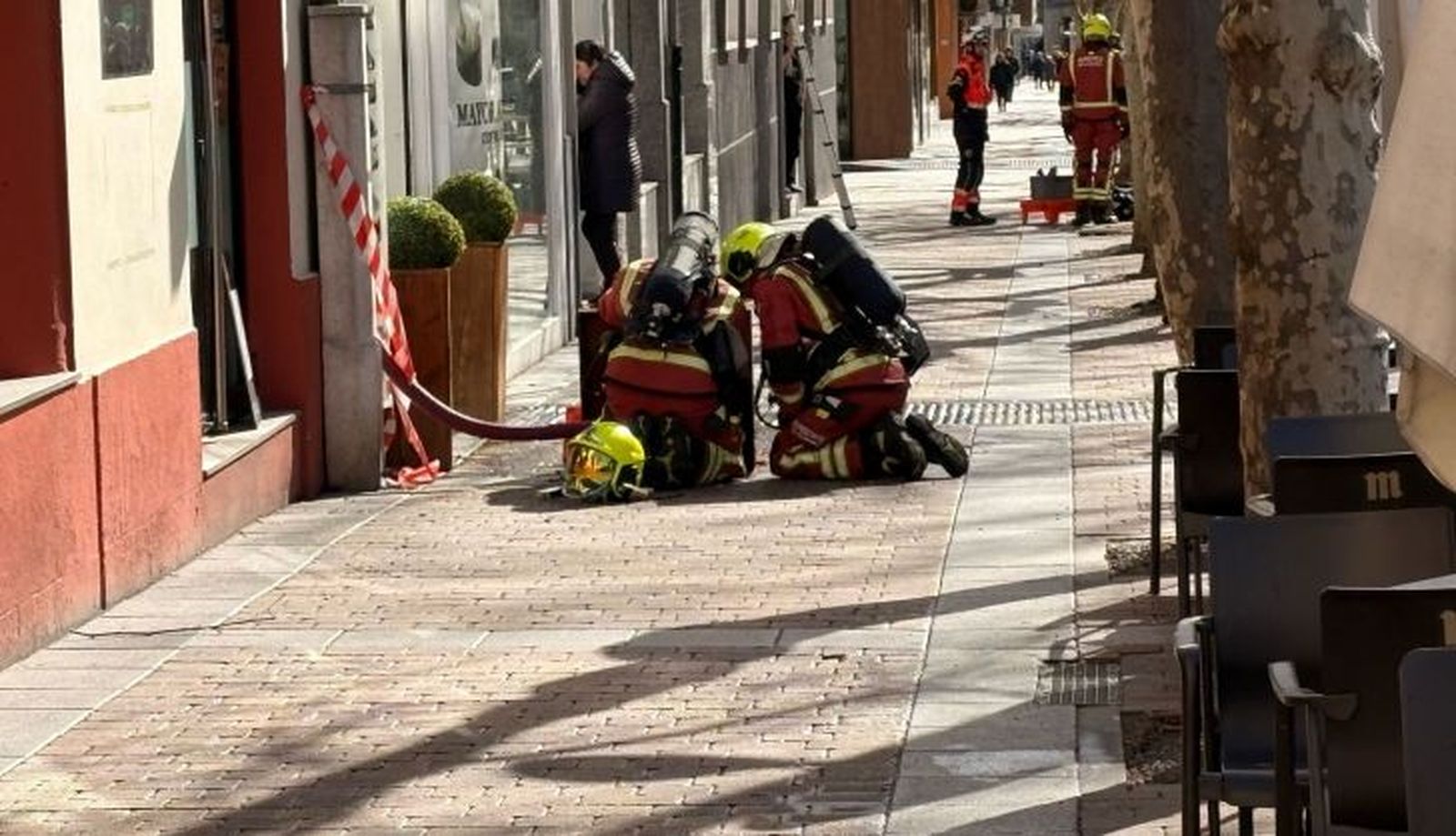 Bomberos en la avenida de Portugal