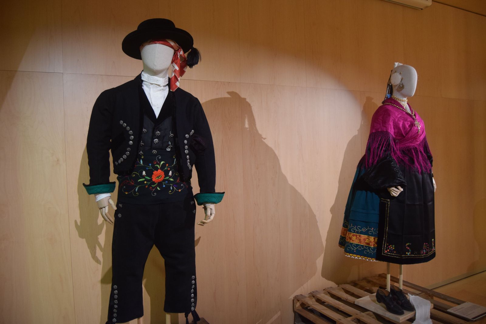 exposicion-de-trajes-regionales-grande-halago-27