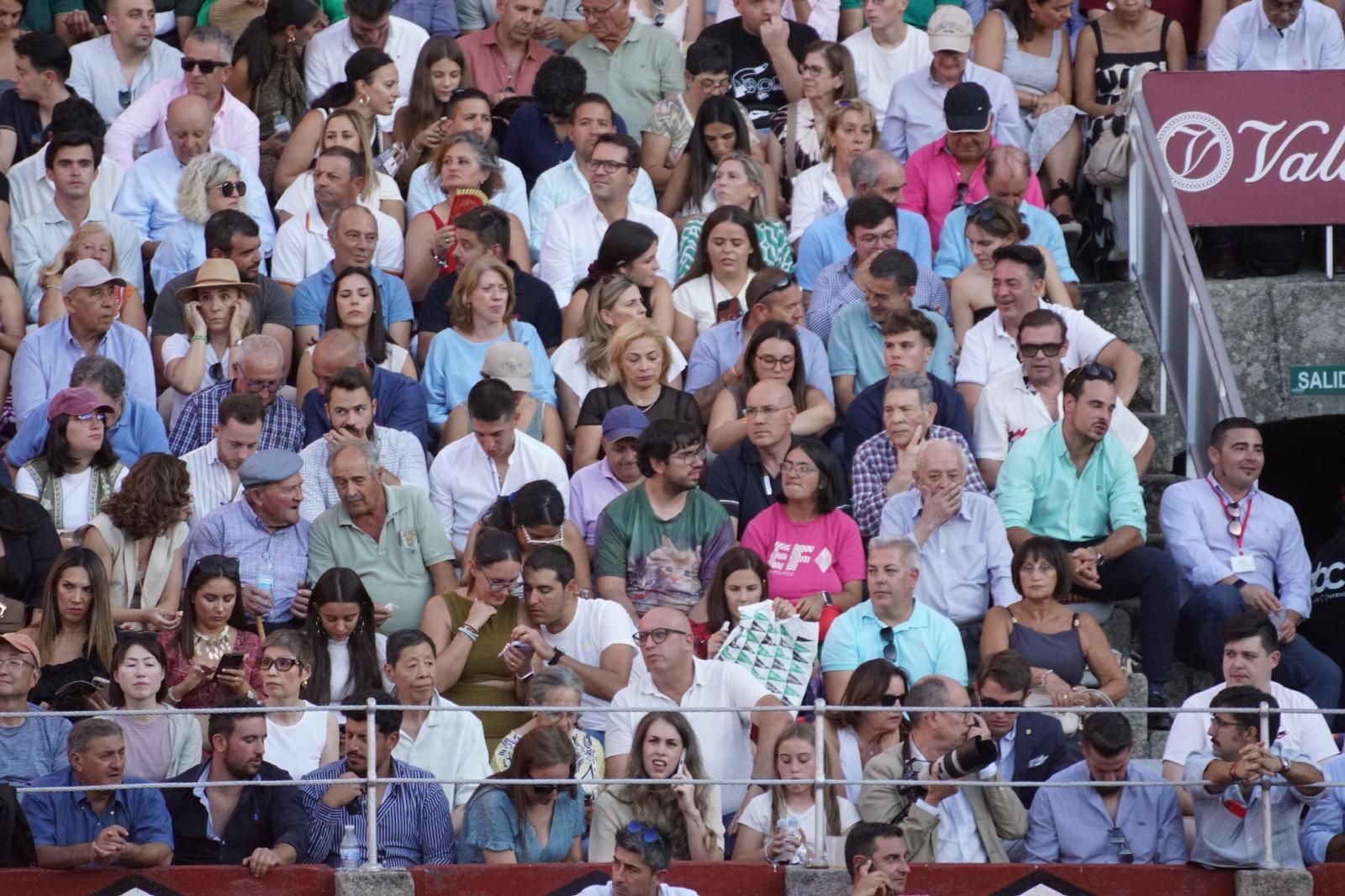 Así ha vivido la afición de La Glorieta el primer cartel de figuras de la feria: imágenes del ambiente en los tendidos y en el patio de cuadrillas