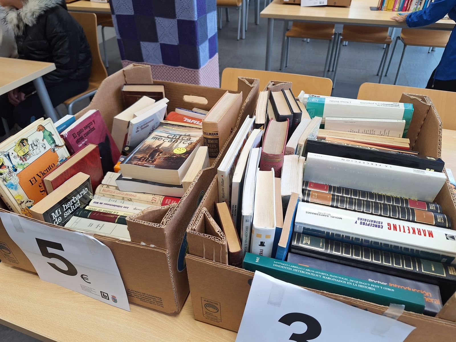 Biblioteca, libros. Archivo Biblioteca, libros. Archivo