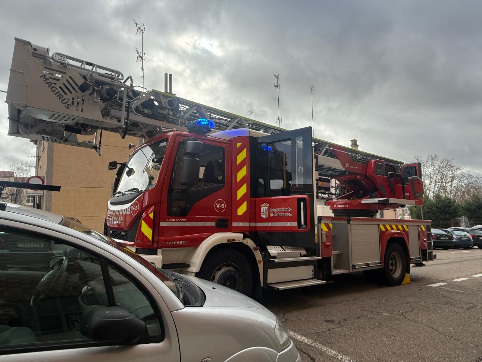 Amplio despliegue de los servicios de emergencia tras la intoxicación de una mujer en la calle Volta