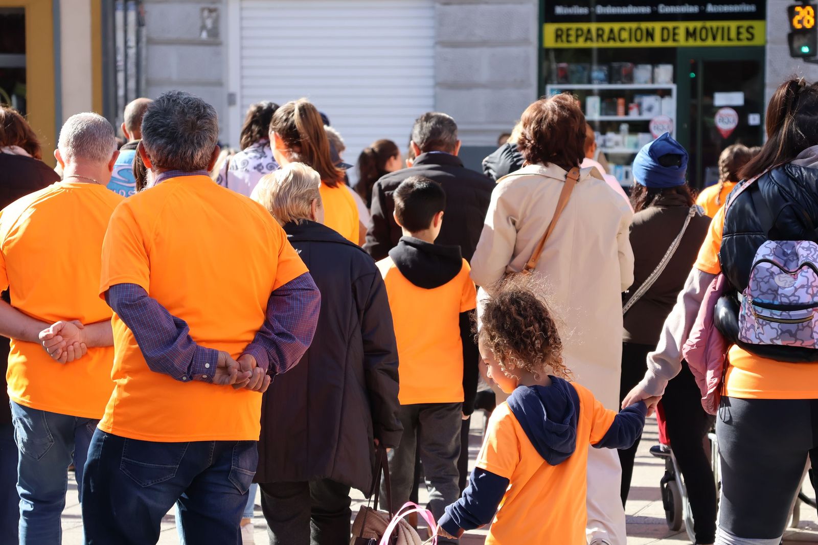 GALERÍA | El centro de Zamora se tiñe de naranja para visibilizar el TDAH