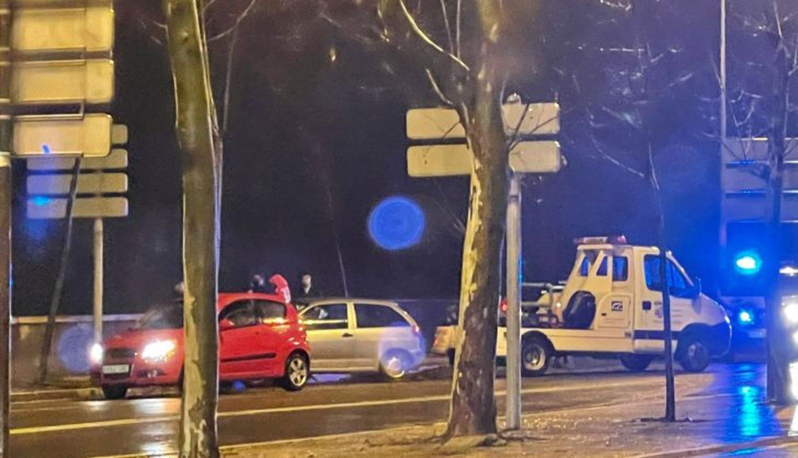 Vehículo accidentado en el paseo de San Vicente