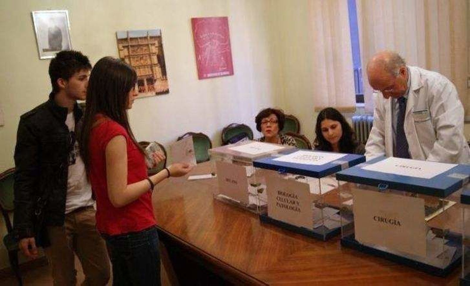 3.600 profesores y trabajadores de la USAL, llamados a las urnas este jueves