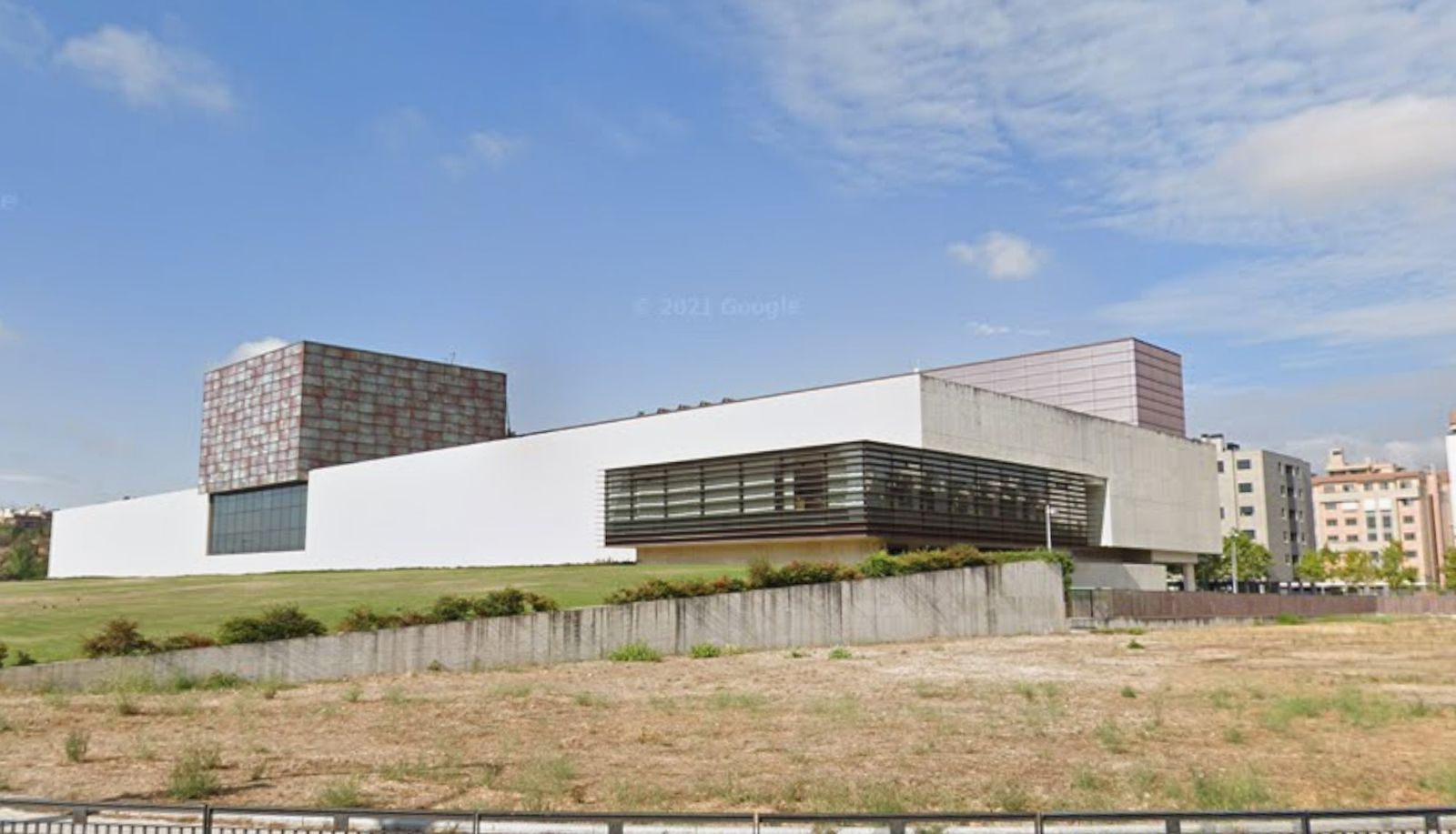 Fachada del edificio de las Cortes de Castilla y León