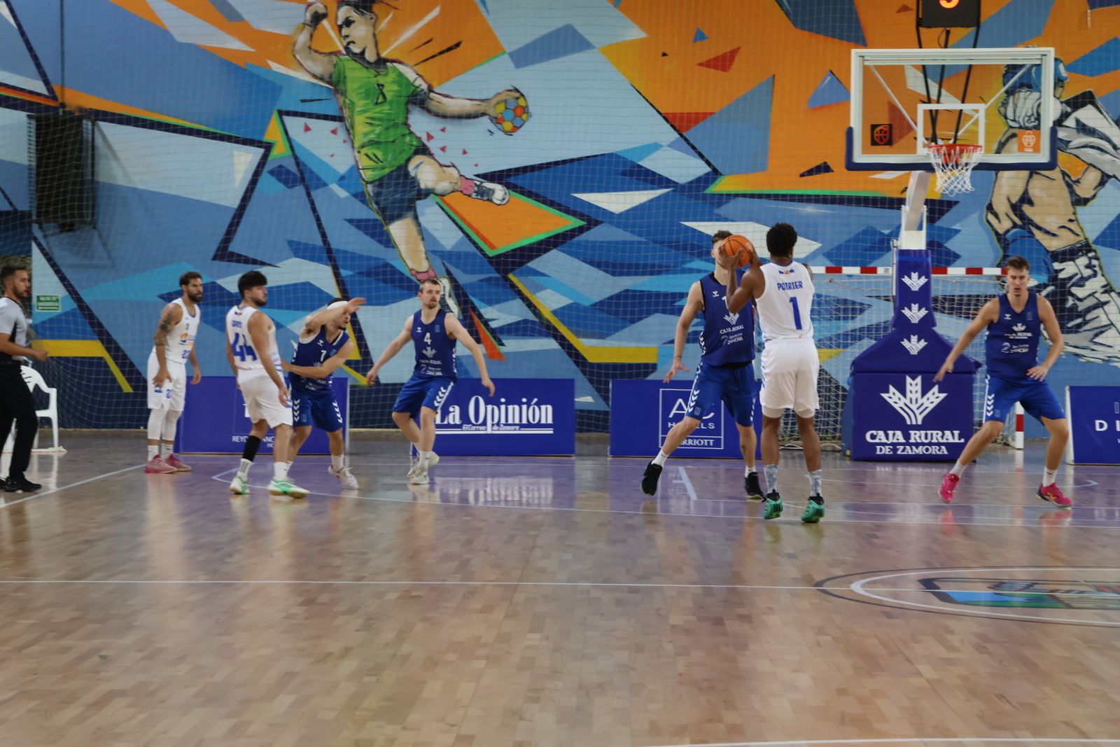 Todas las imágenes del CB Zamora- Melilla Baloncesto en el 46 Trofeo Diputación