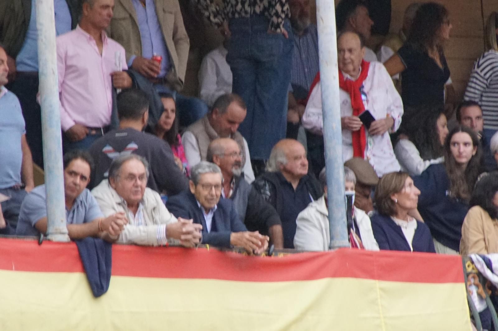 ambiente-en-el-patio-de-cuadrillas-de-la-glorieta-para-ver-a-sergio-galan-diego-ventura-y-guillermo-hermoso-de-mendoza-21-de-septiembre-de-2024-fotos-juanes-92