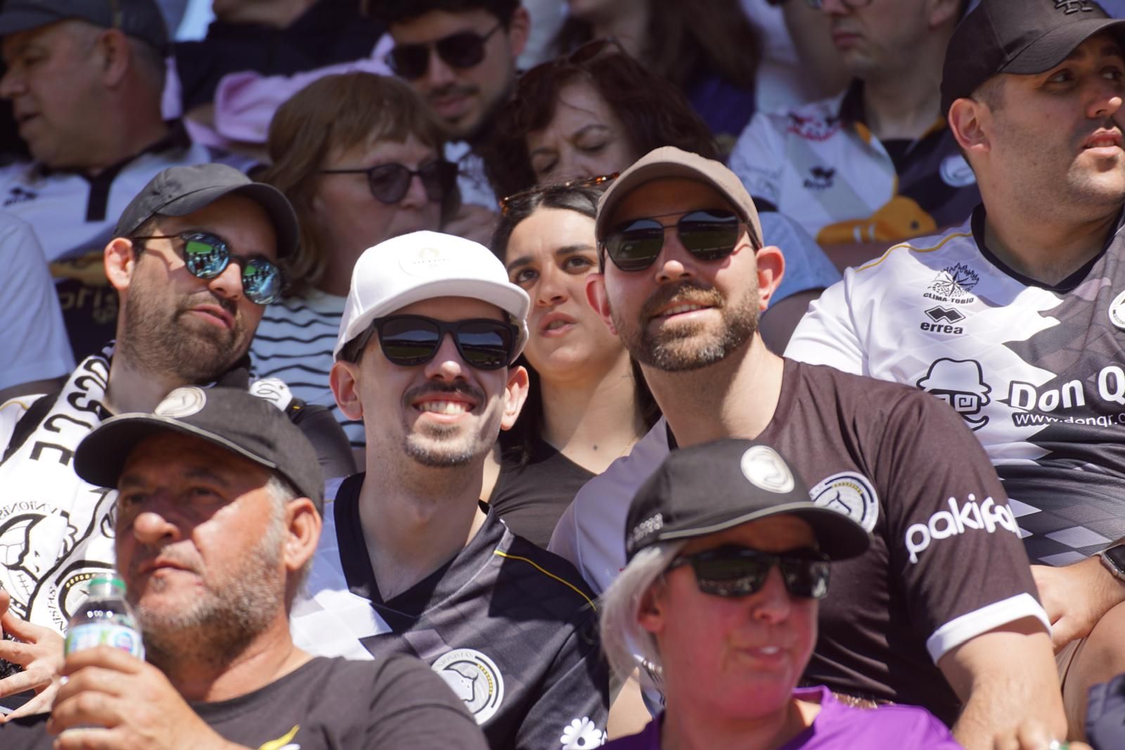 Gran ambiente en la grada para ver el partido entre Zamora - Unionistas en el Estadio Ruta de la Plata