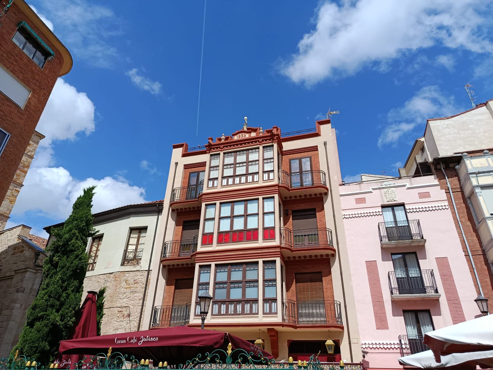 Sol y algunas nubes en Zamora