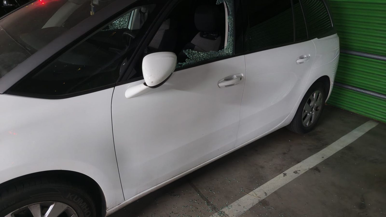 Saquean doce coches de madrugada en el parking de la avenida de Portugal