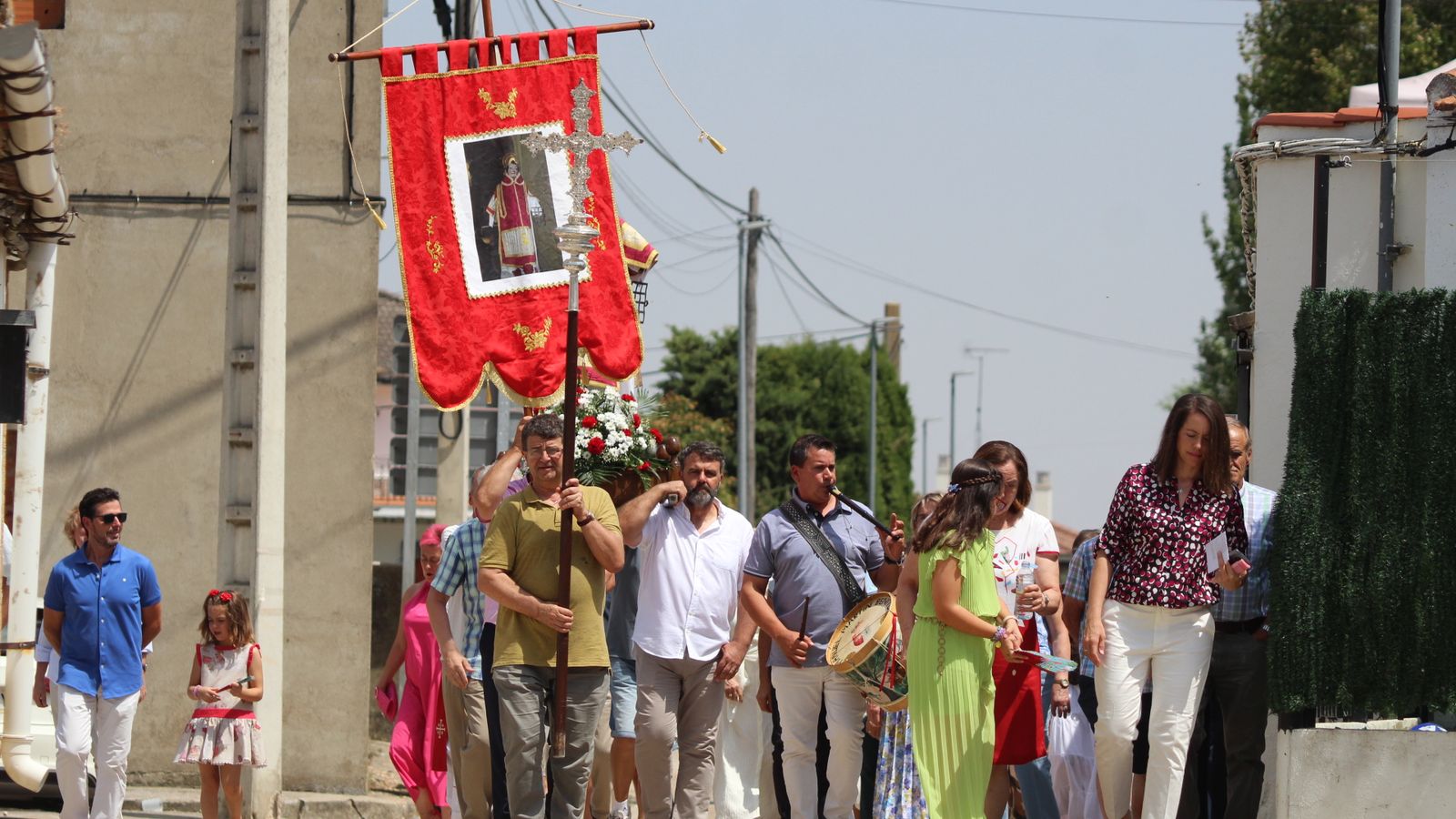 Los vecinos de Rollán arropan a su patrón San Lorenzo