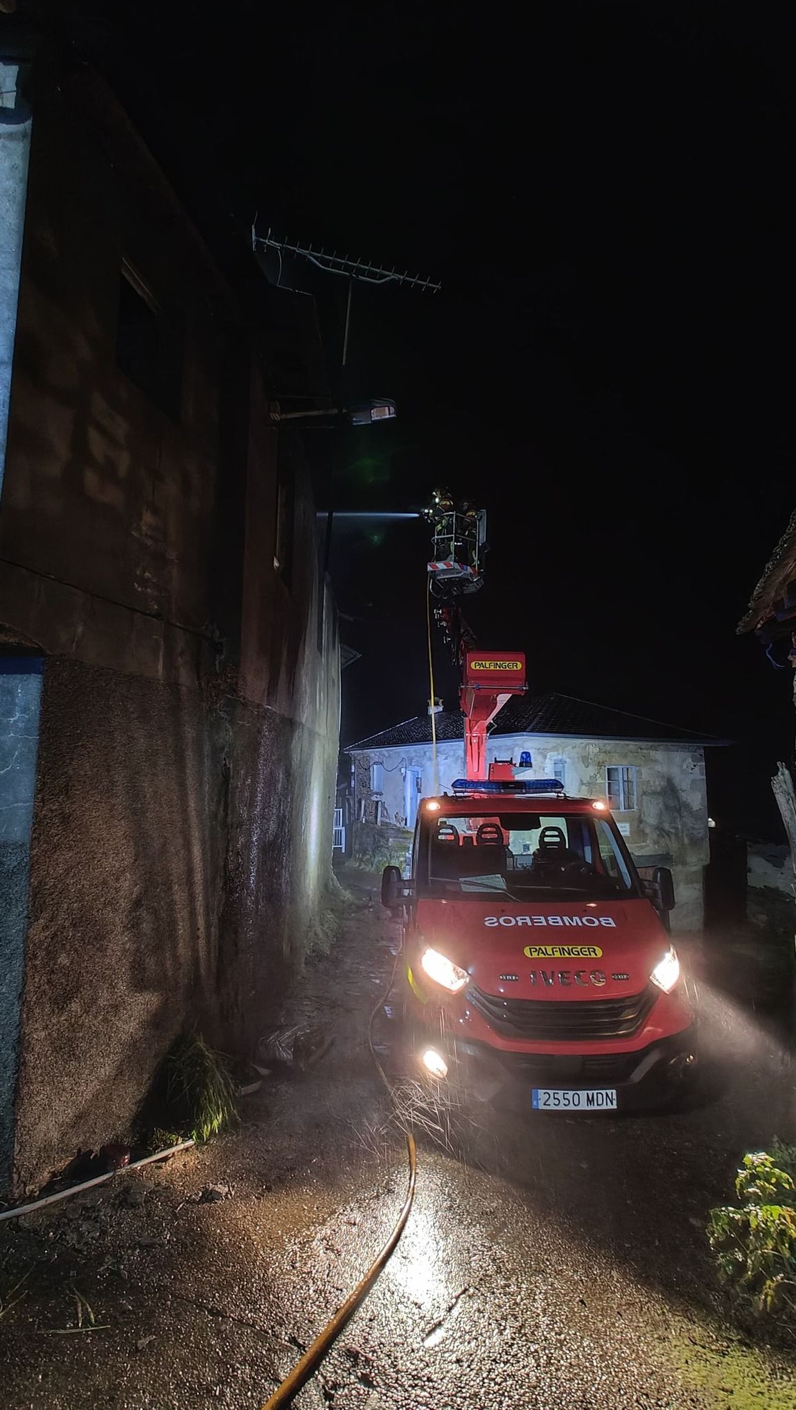 Incendio en San Ciprián de Hermisende