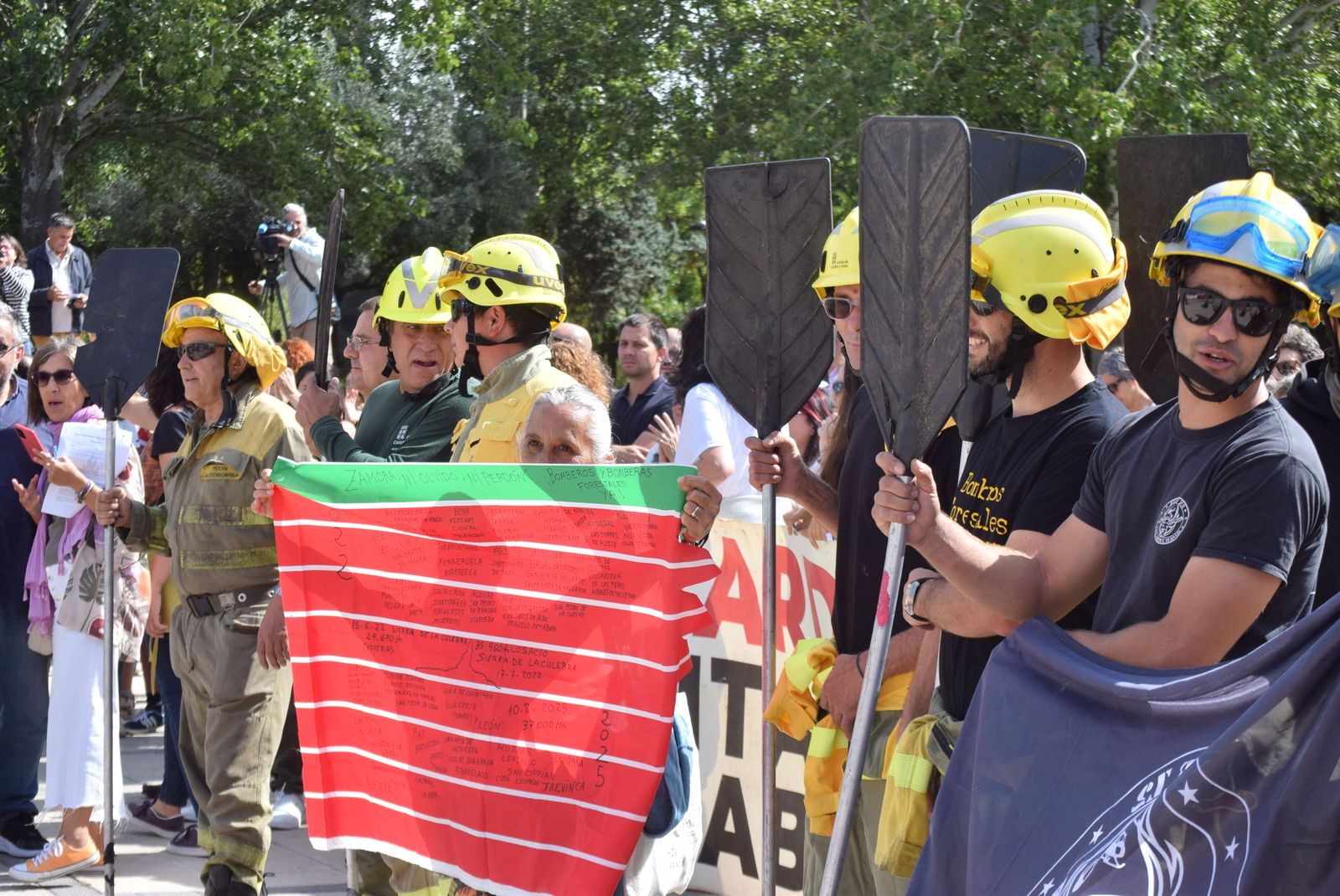 Concentración para reclamar "respeto y justicia" para Zamora tras los incendios