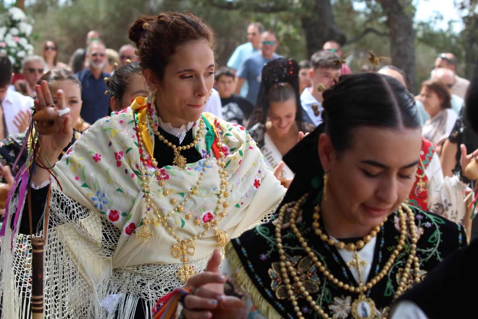 solemne-misa-en-la-iglesia-del-robledo-de-sequeros-procesion-y-ofertorio-12