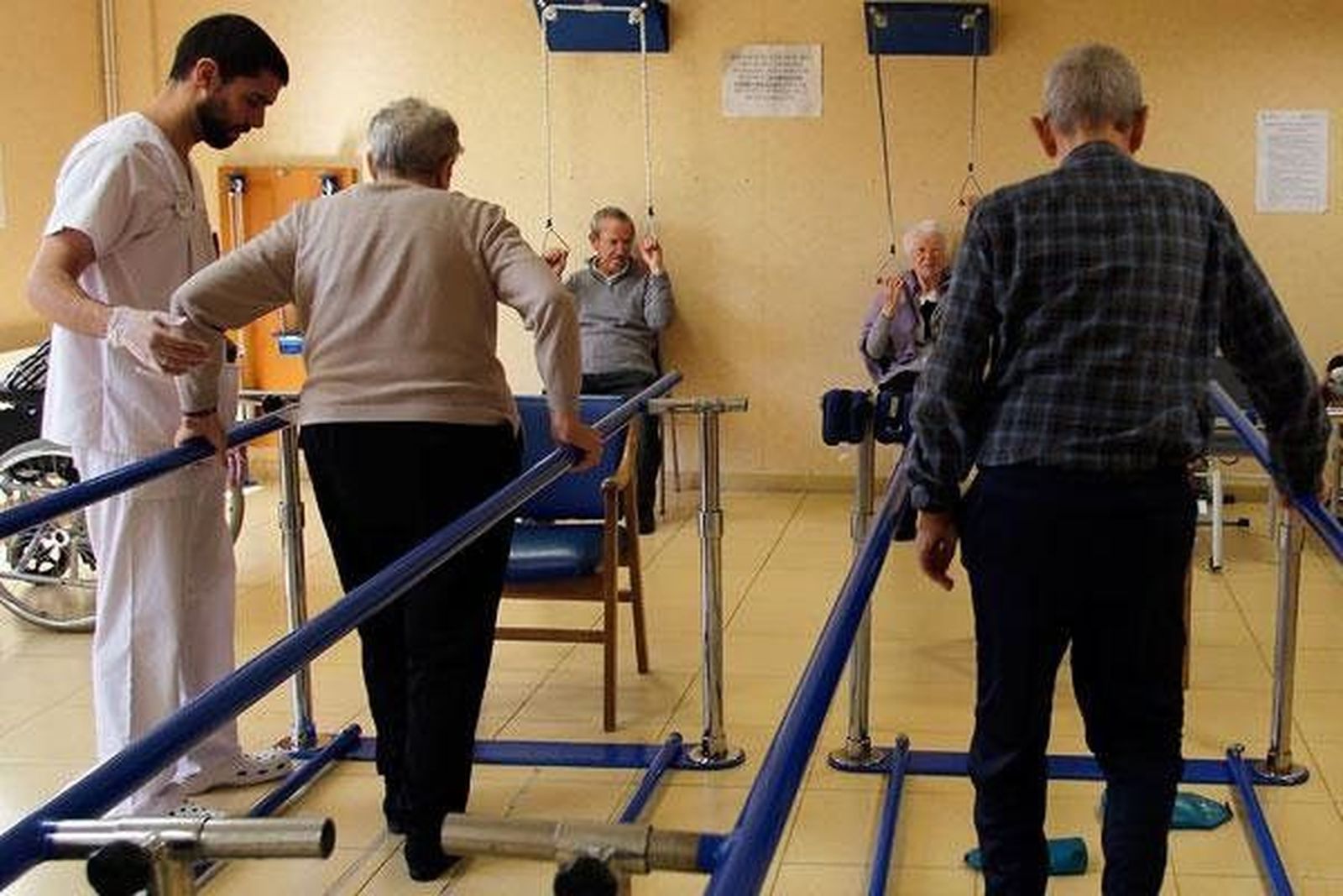 El Colegio de Fisioterapeutas denuncia que la Junta pretende eliminar su presencia de los centros de mayores