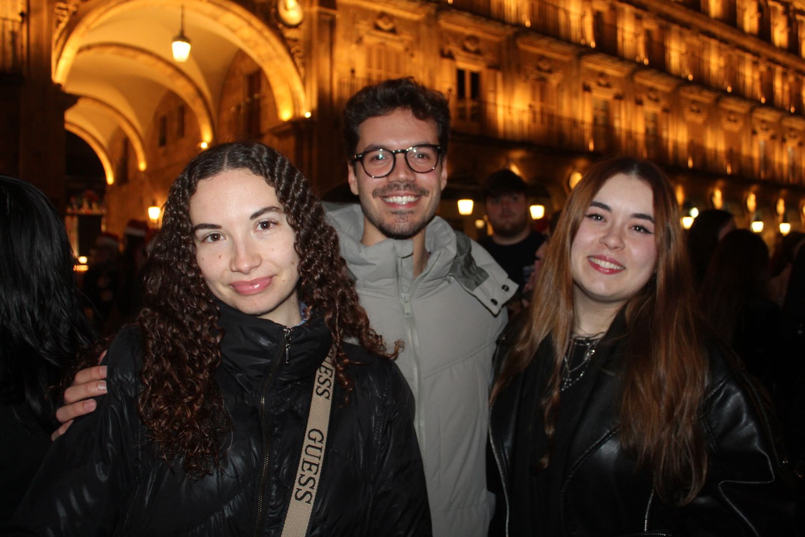 Miles de personas disfrutan de las campanadas y la fiesta del Fin de Año Universitario