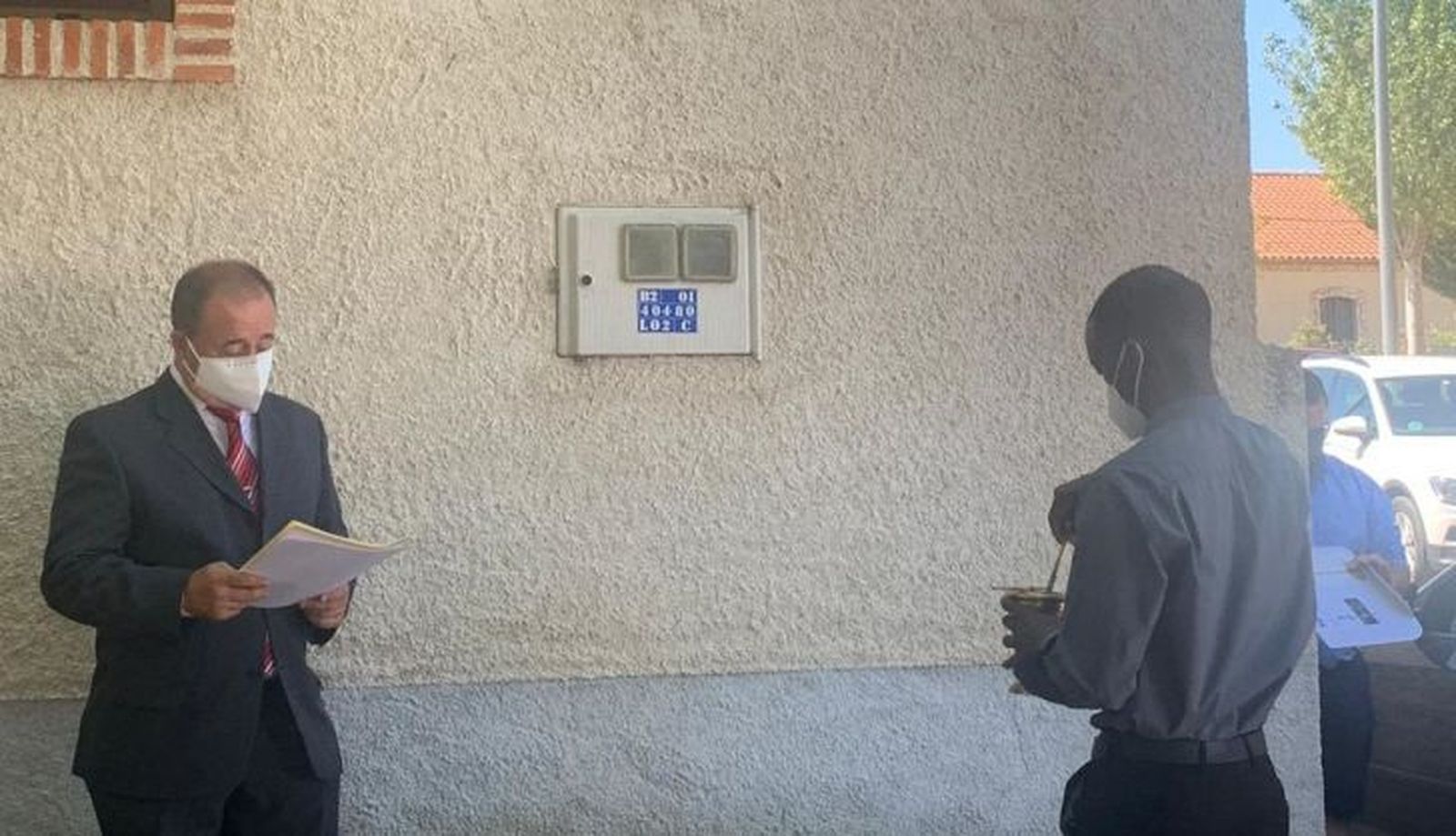 Carrascal del Obispo renombra dos plazas en honor al médico fallecido Luis Fernando Mateos y al párroco Manuel Díaz