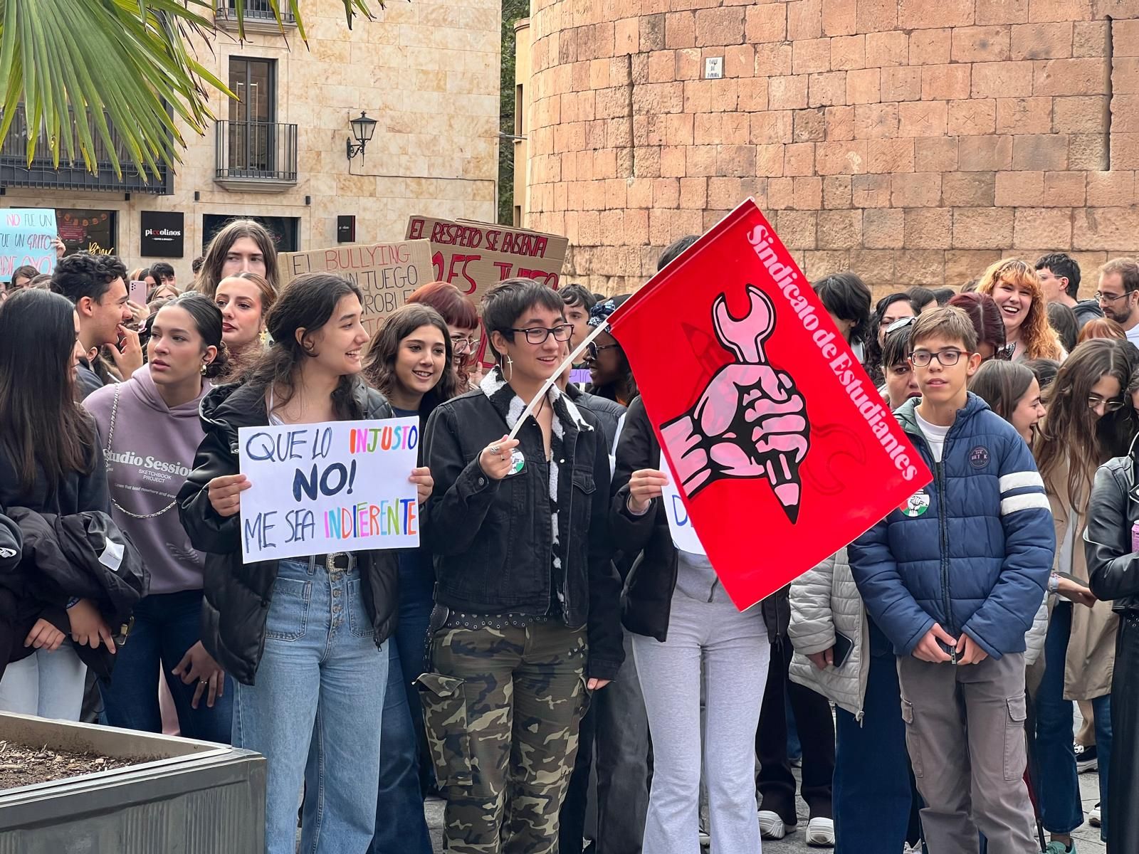 El Sindicato de Estudiantes de Salamanca reune a más de cien personas para poner "freno" al acoso escolar
