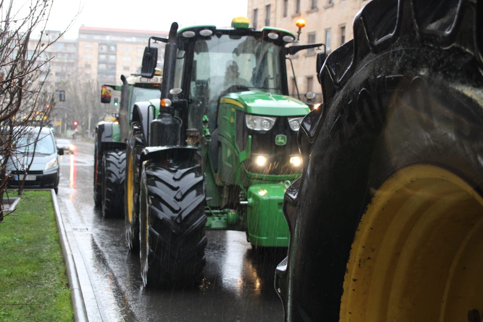 En imágenes la marcha con tractores y vehículos de campo en Salamanca en protesta contra Mercosur