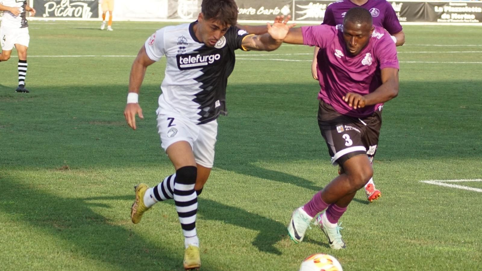 Olmedo, en el derbi ante el Salamanca CF UDS