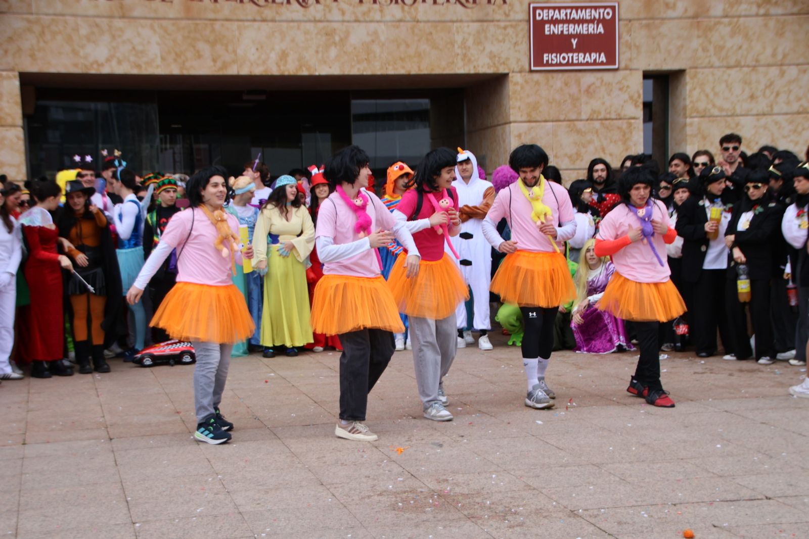 Charanga fiestas Enfermería y Fisioterapia USAL