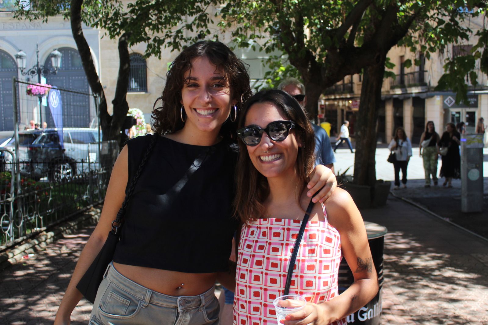 Ambiente en la Feria de Día en el mediodía de este domingo