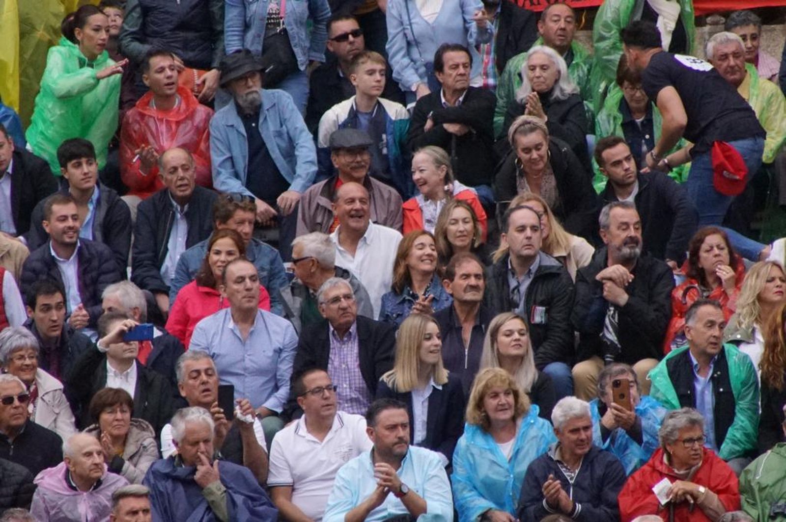 tendidos-de-la-glorieta-durante-la-corrida-de-garcia-y-olga-jimenez-78