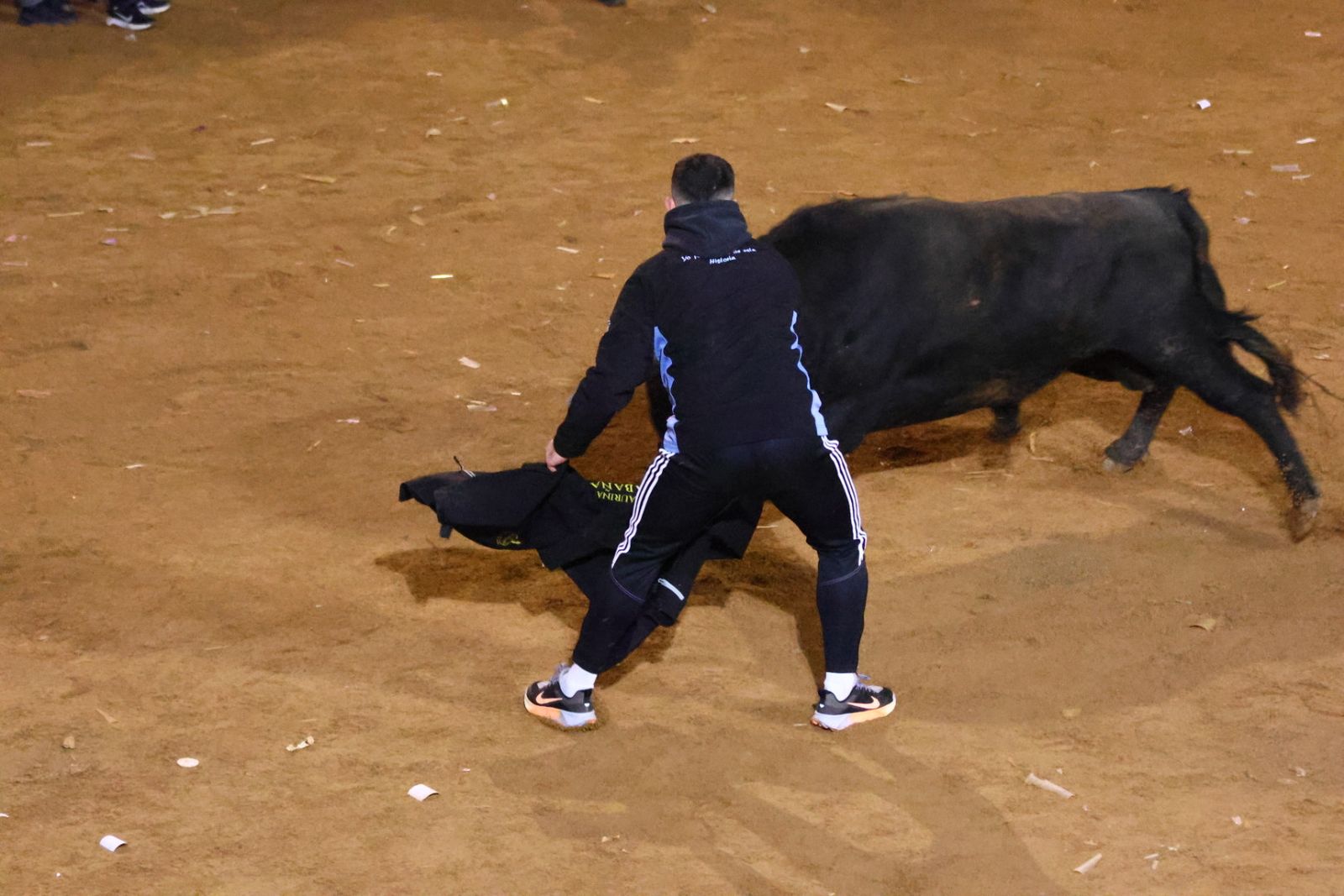 Capea nocturna de lunes en el Carnaval del Toro 2026