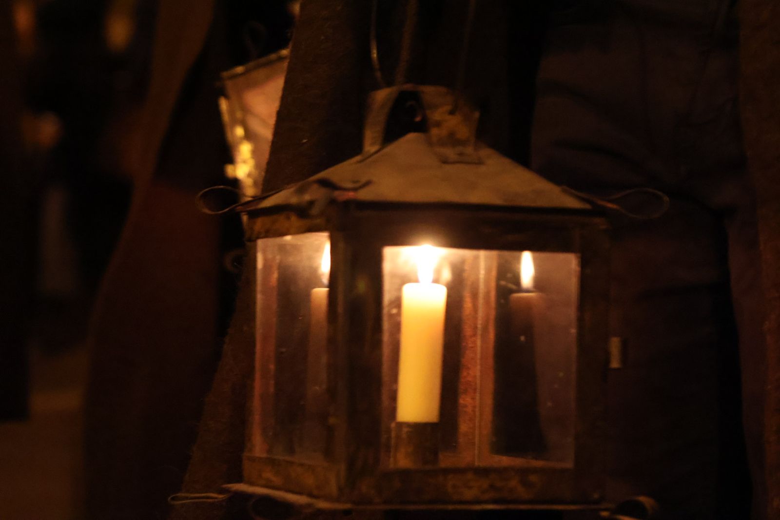 GALERÍA | Revive en imágenes la procesión de las Capas Pardas