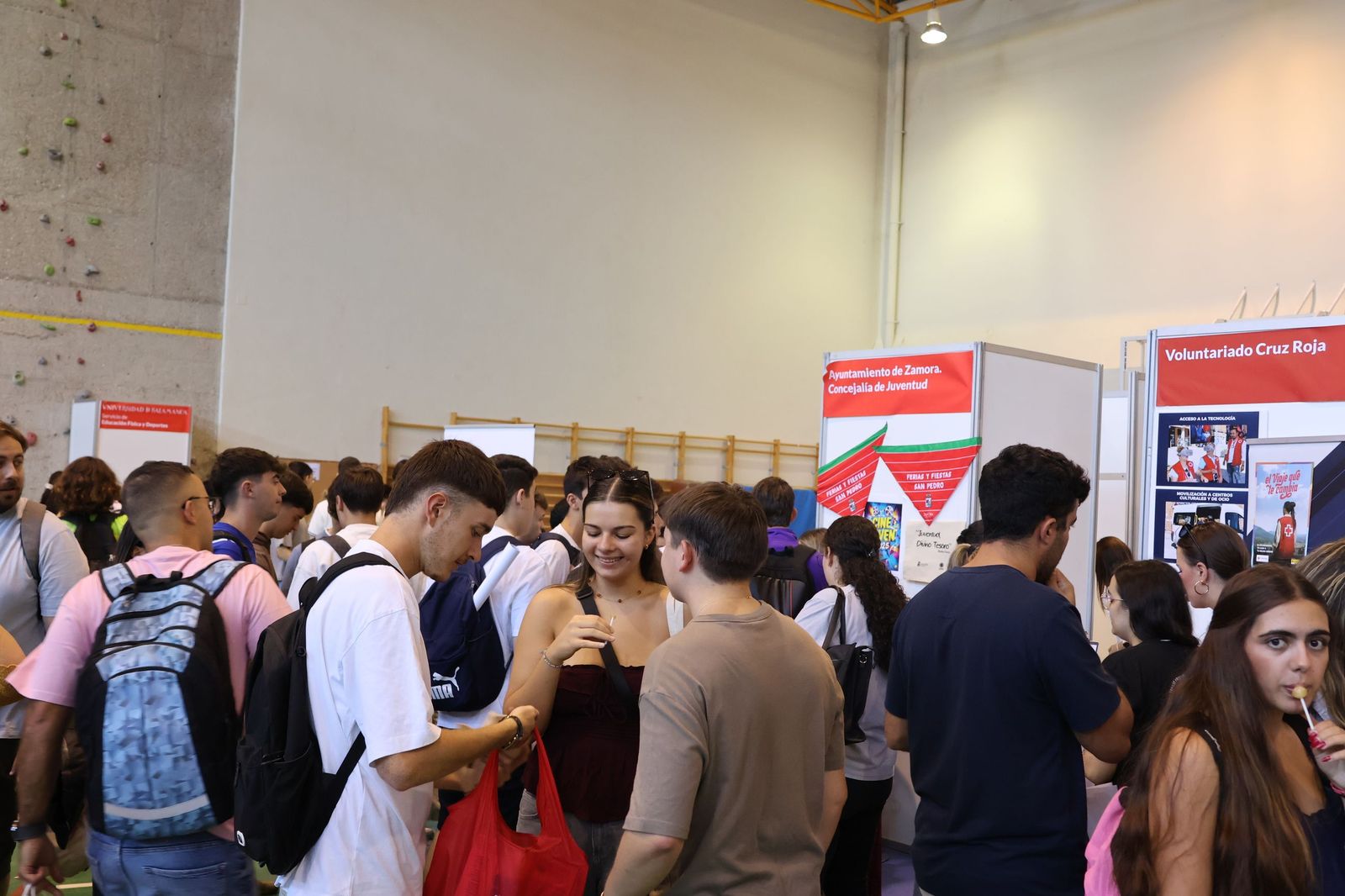 Feria de Bienvenida de la USAL en el Campus de Viriato