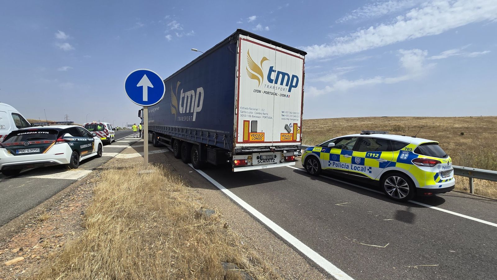 Un accidente entre dos camiones deja una persona inconciente en la A-62