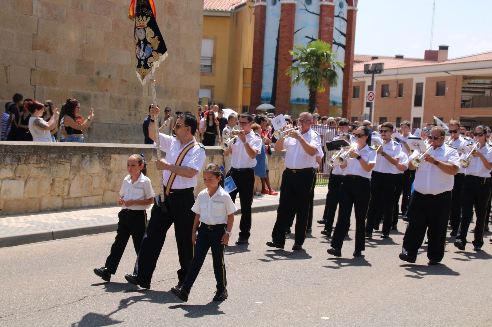 Procesión en honor al Cristo de las Batallas en Castellanos de Moriscos