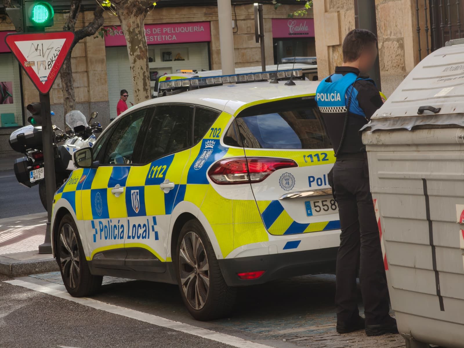 Conductor drogado sorprendido haciendo trompos en pleno centro de Salamanca