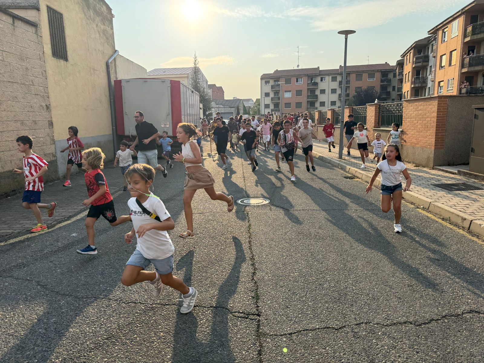 Encierro infantil de Mini Bueyes en Guijuelo durante sus fiestas 2025
